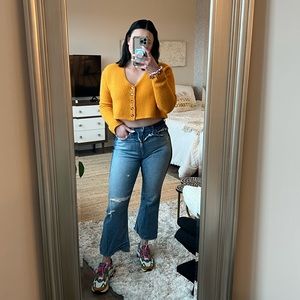 Hello, Hudson! Selling these size 29 Hudson blue jeans.